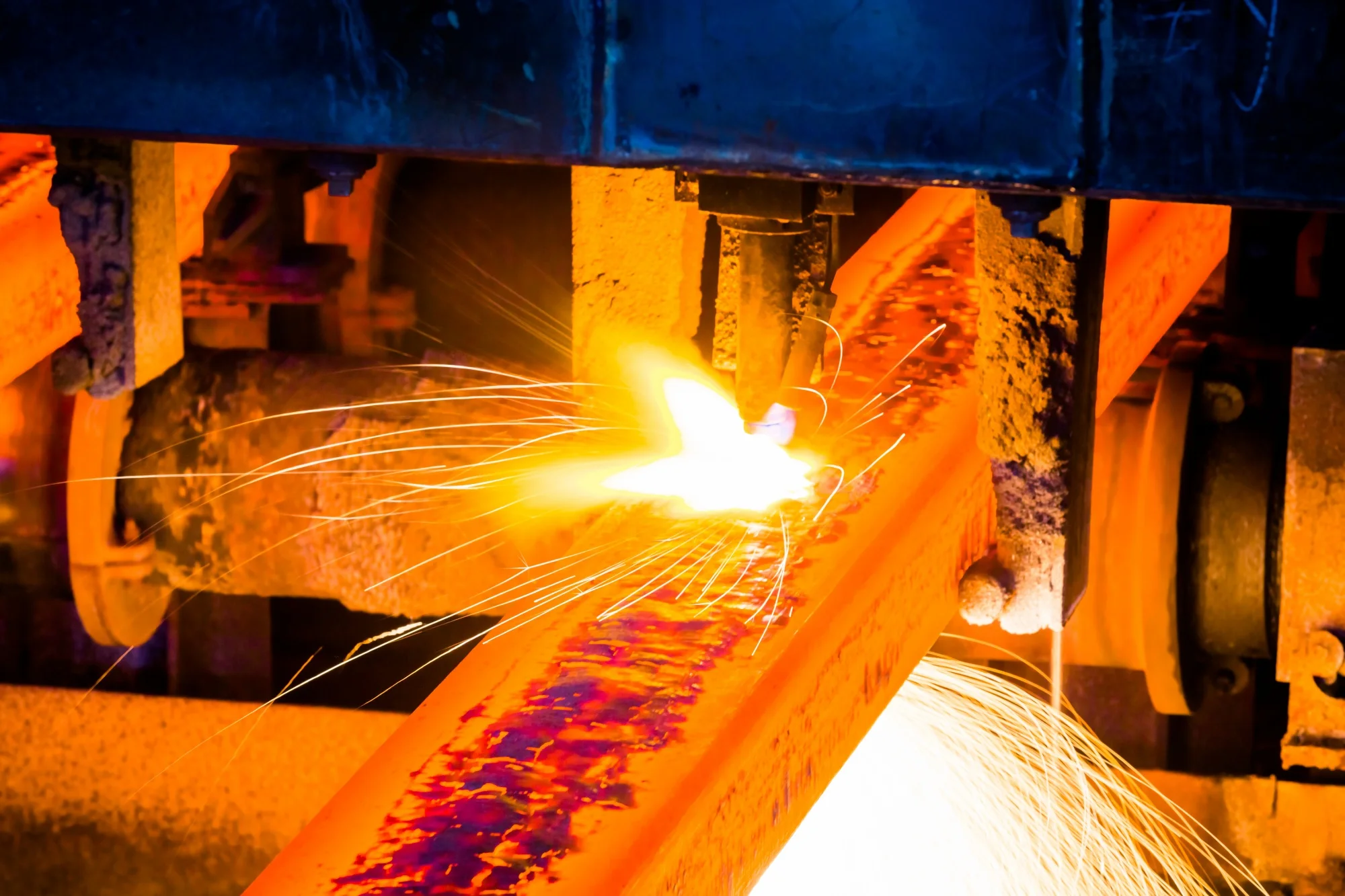 descaling nozzle beam for uniform scale removal in rolling mill